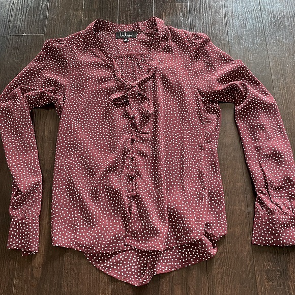 NWOT Lulu’s On The Spot Burgundy Tie Button Up - Picture 4 of 4
